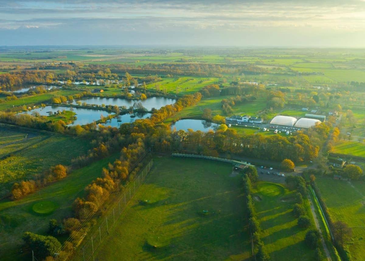 Готель Messingham Lakes Екстер'єр фото